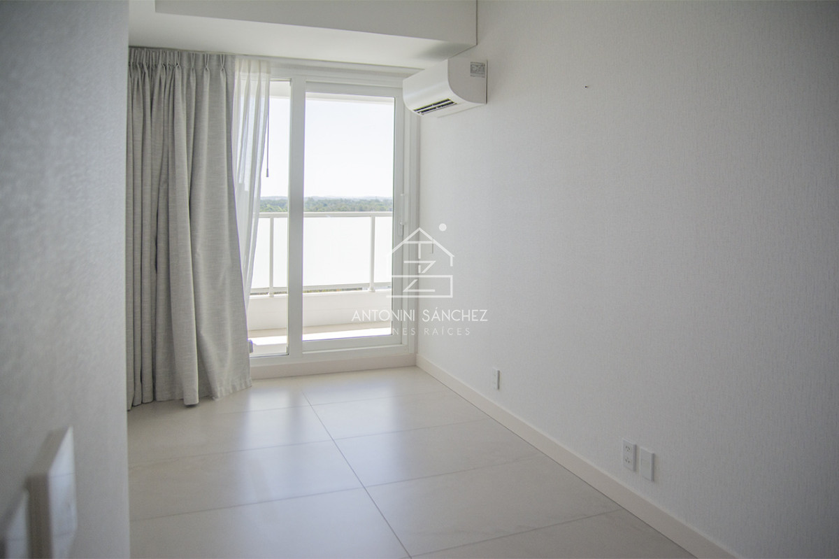 Apartamento ID.3122 - Espectacular planta en LE PARC III, Esquinero en venta