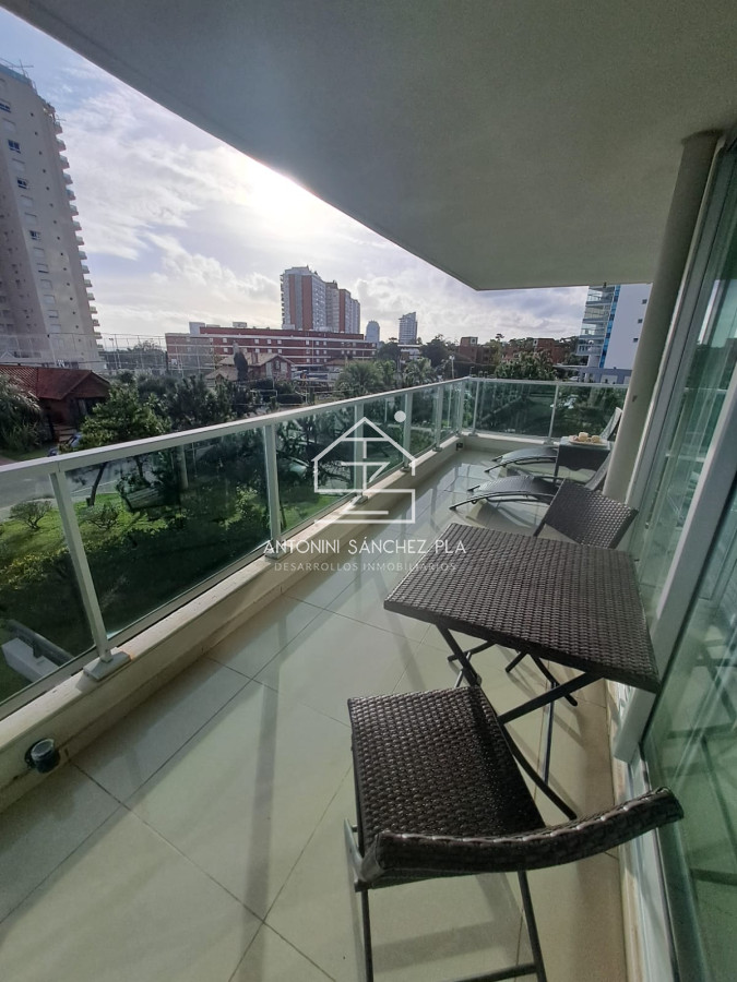 Apartamento ID.4151 - Apartamento en Playa Mansa a la venta 3 Dormitorios con vista