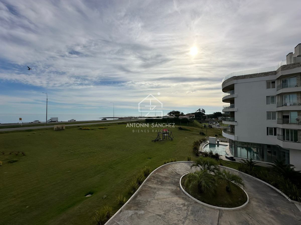 Apartamento ID.2319 - Vende departamento en Azure tower, playa mansa de 2 dormitorios, con vista al mar, Punta del Este