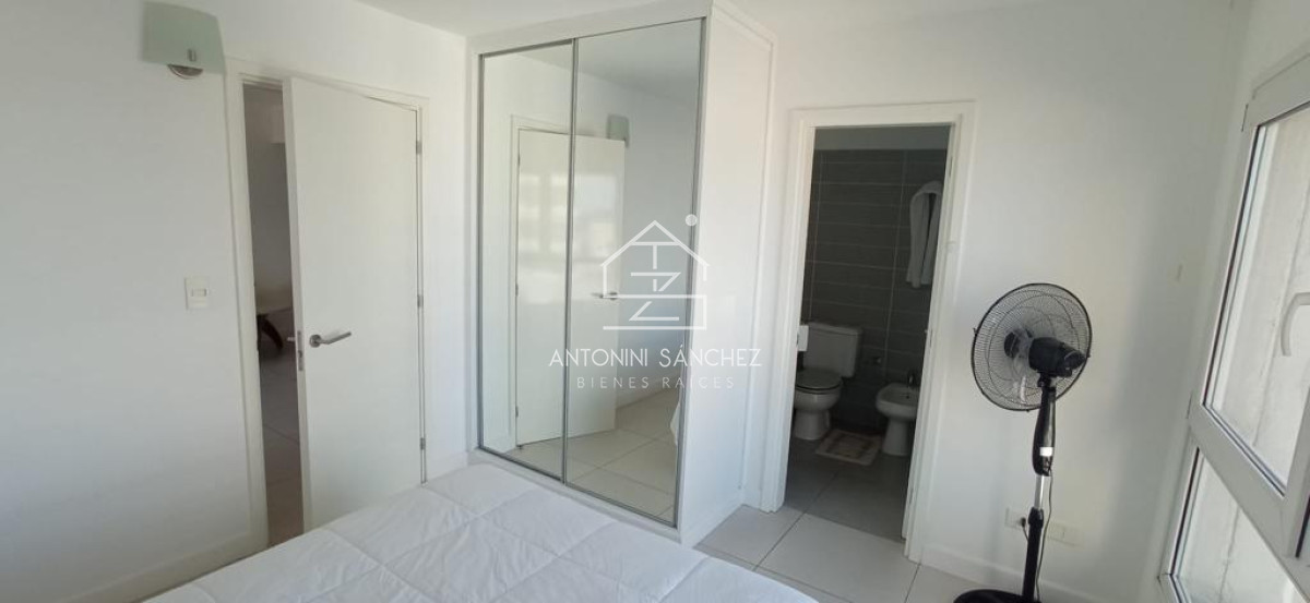 Apartamento ID.2703 - En venta y alquiler apartamento de 1 dormitorio en suite con garage, península, Punta del Este 