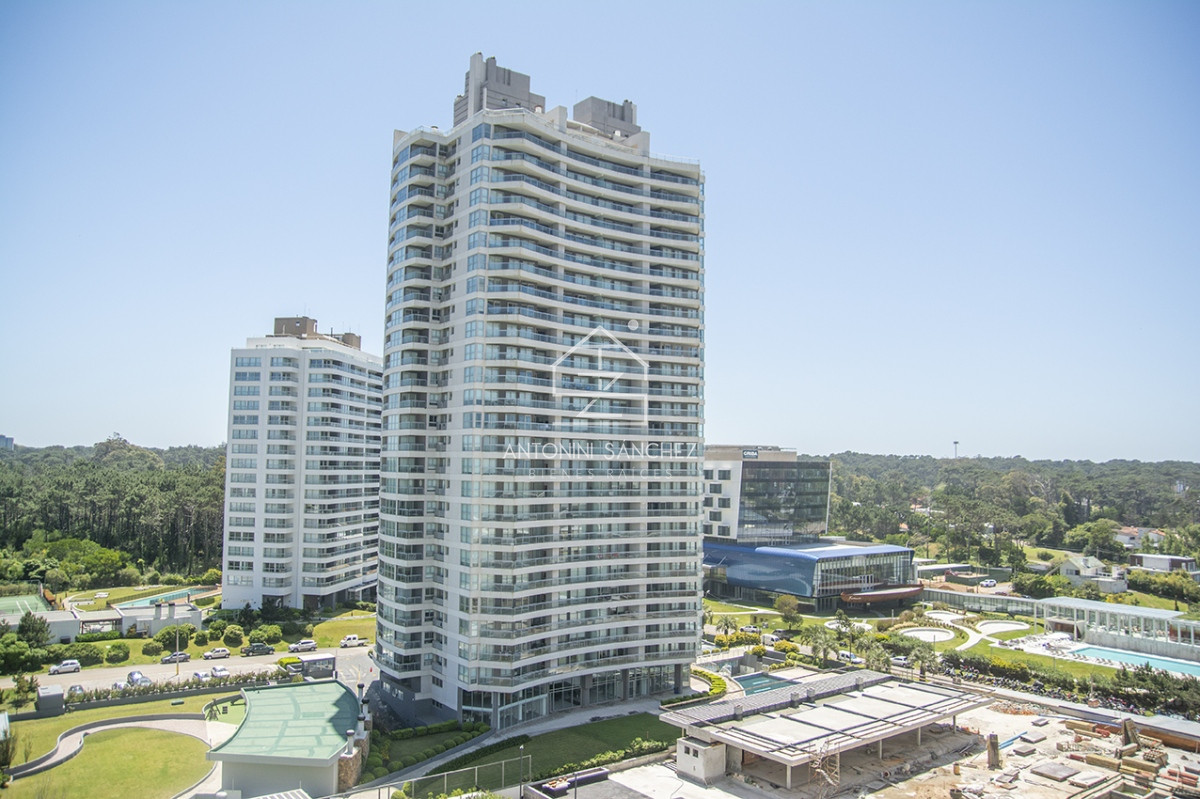 Apartamento ID.2620 - Le Parc III, departamento de 3 dormitorios en venta, Punta del Este