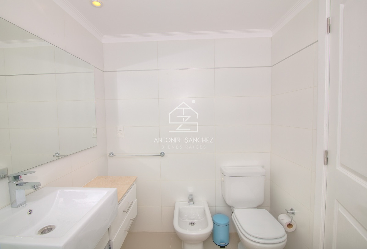 Apartamento ID.2454 - Apartamento en Venta de 3 dormitorios en Playa Mansa , Punta del este
