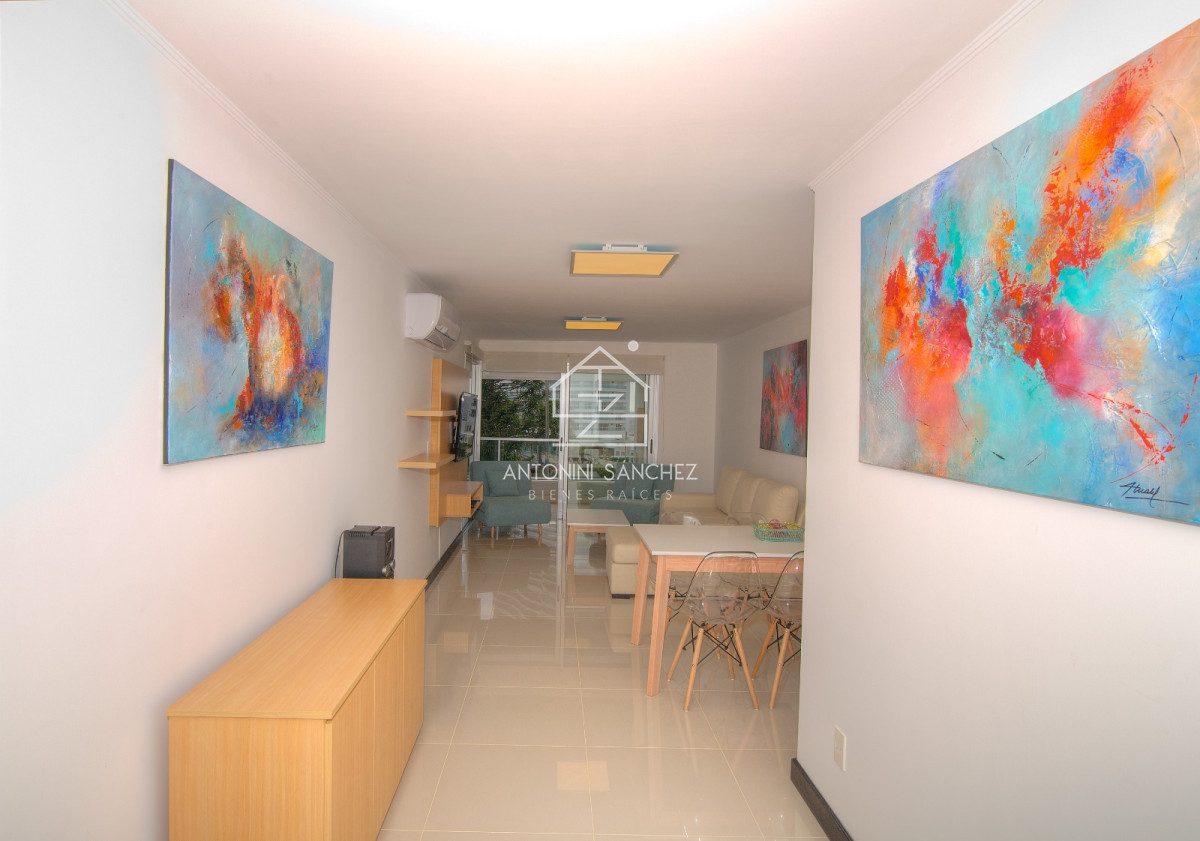 Apartamento ID.2454 - Apartamento en Venta de 3 dormitorios en Playa Mansa , Punta del este