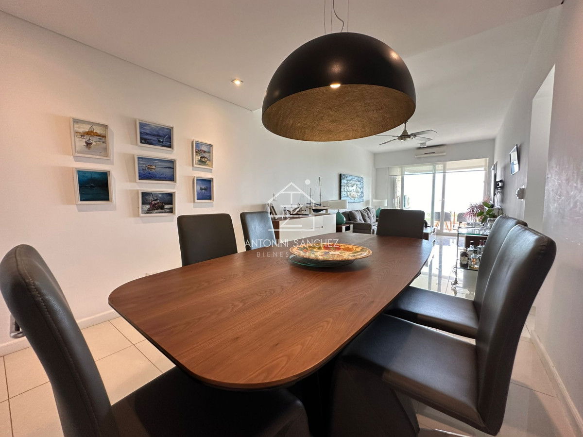 Apartamento ID.2319 - Vende departamento en Azure tower, playa mansa de 2 dormitorios, con vista al mar, Punta del Este