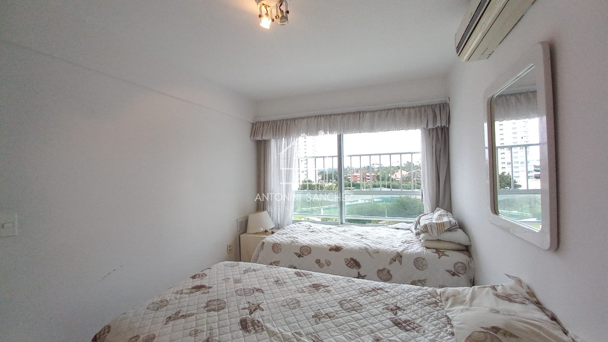 Apartamento ID.2779 - Departamento de 3 dormitorios + dependencia en venta, Playa Mansa. Torre Jefferson,.
