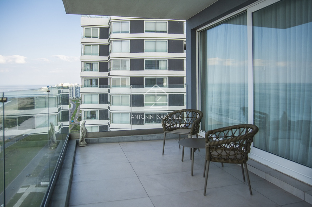 Apartamento ID.2621 - Espectacular planta en LE PARC III, Esquinero en venta