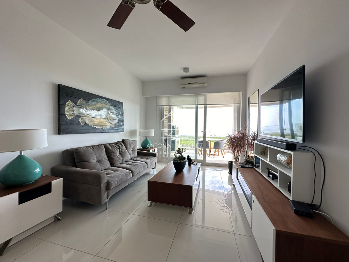 Apartamento ID.2319 - Vende departamento en Azure tower, playa mansa de 2 dormitorios, con vista al mar, Punta del Este