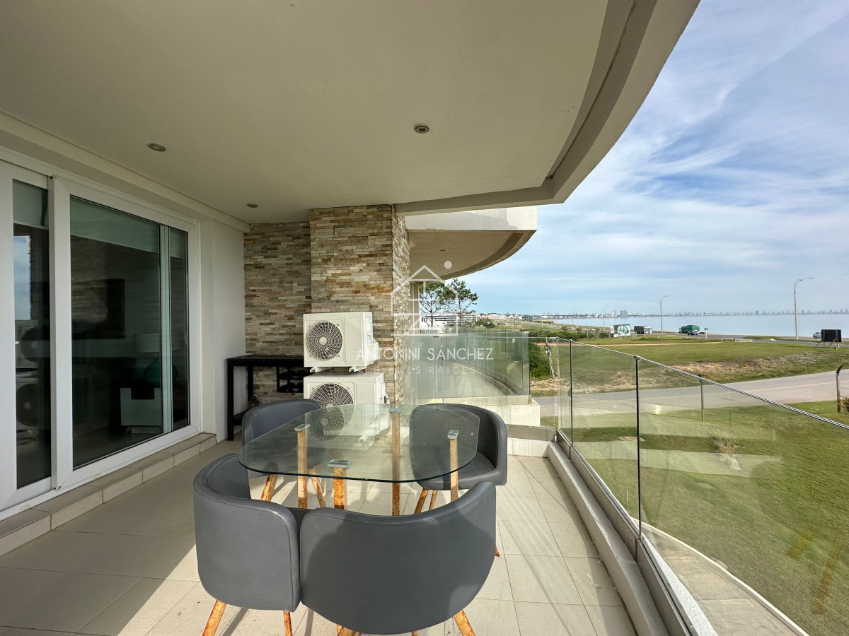 Apartamento ID.2319 - Vende departamento en Azure tower, playa mansa de 2 dormitorios, con vista al mar, Punta del Este