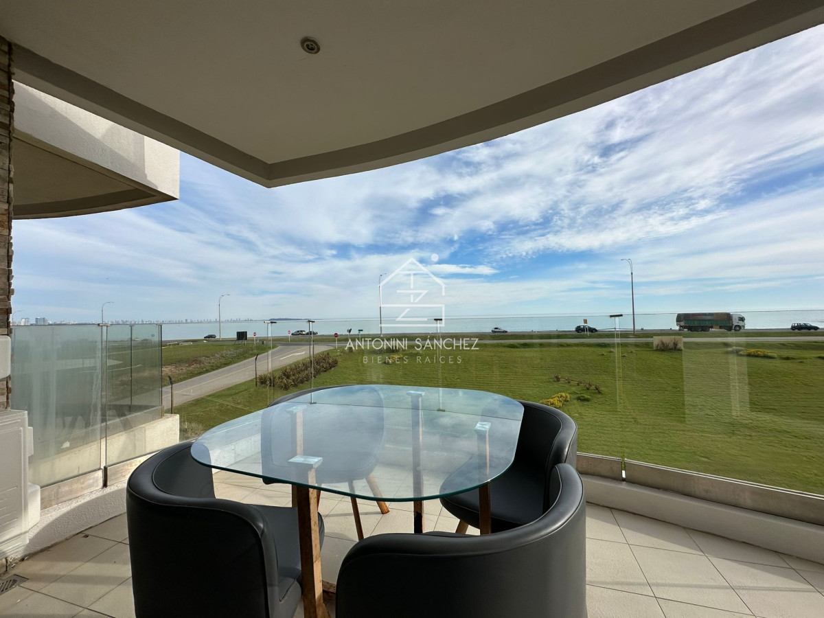 Apartamento ID.2319 - Vende departamento en Azure tower, playa mansa de 2 dormitorios, con vista al mar, Punta del Este