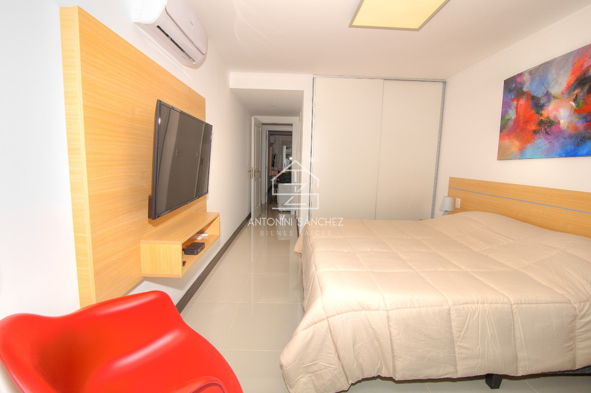 Apartamento ID.2454 - Apartamento en Venta de 3 dormitorios en Playa Mansa , Punta del este