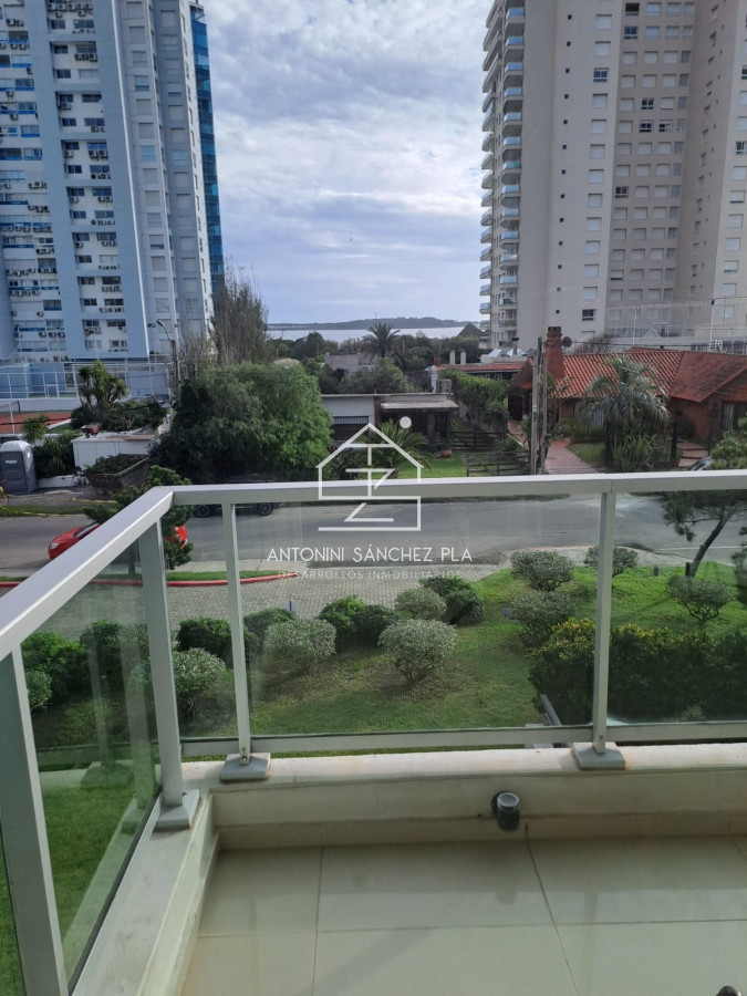 Apartamento ID.4151 - Apartamento en Playa Mansa a la venta 3 Dormitorios con vista