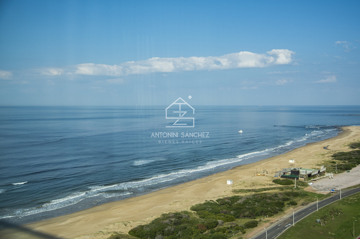 Apartamento ID.2621 - Espectacular planta en LE PARC III, Esquinero en venta