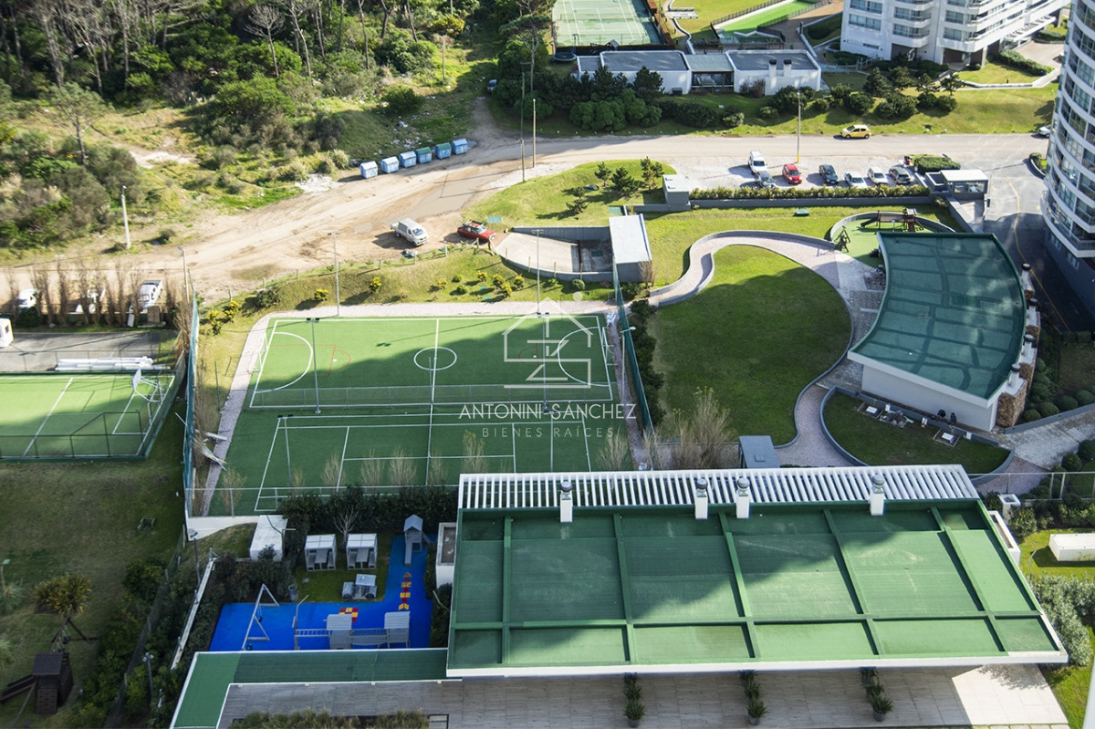Apartamento ID.2621 - Espectacular planta en LE PARC III, Esquinero en venta