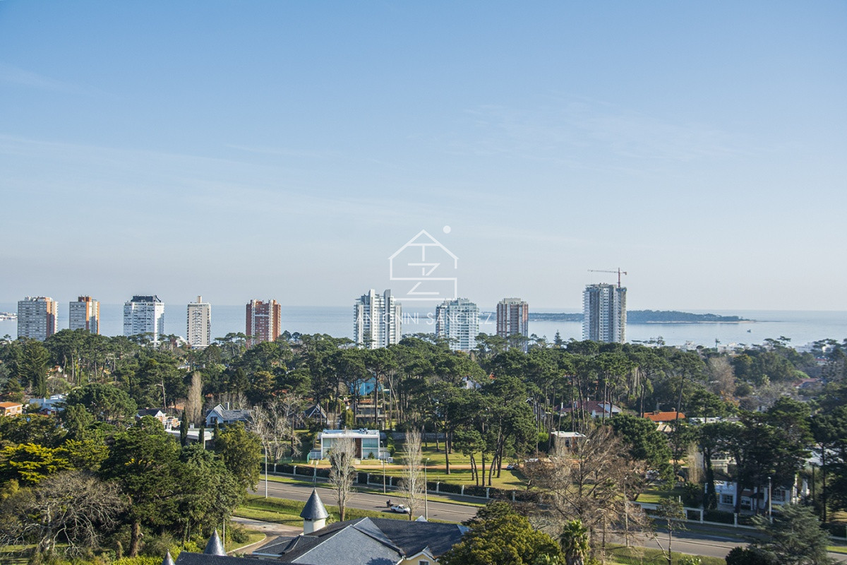Apartamento ID.2141 - Apartamento de 3 dormitorios en Venta en Av Roosevelt , Punta del este 