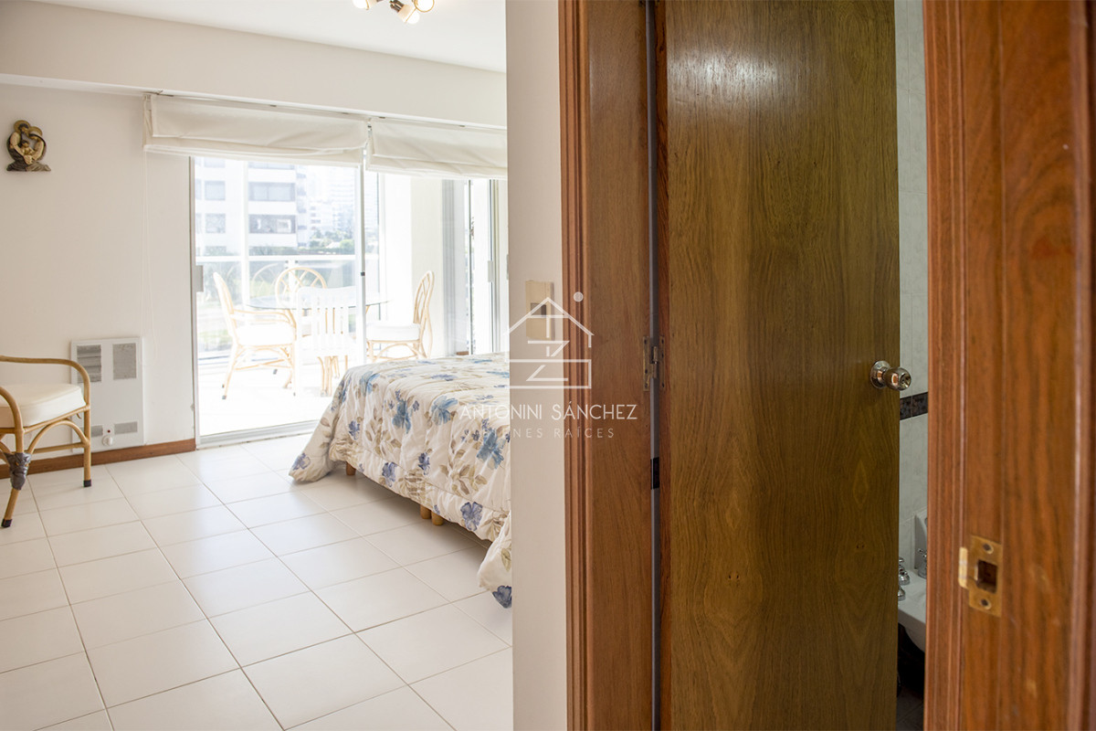 Apartamento ID.2782 - Vende departamento de 3 dormitorios en Ocean Tower, Punta del Este 