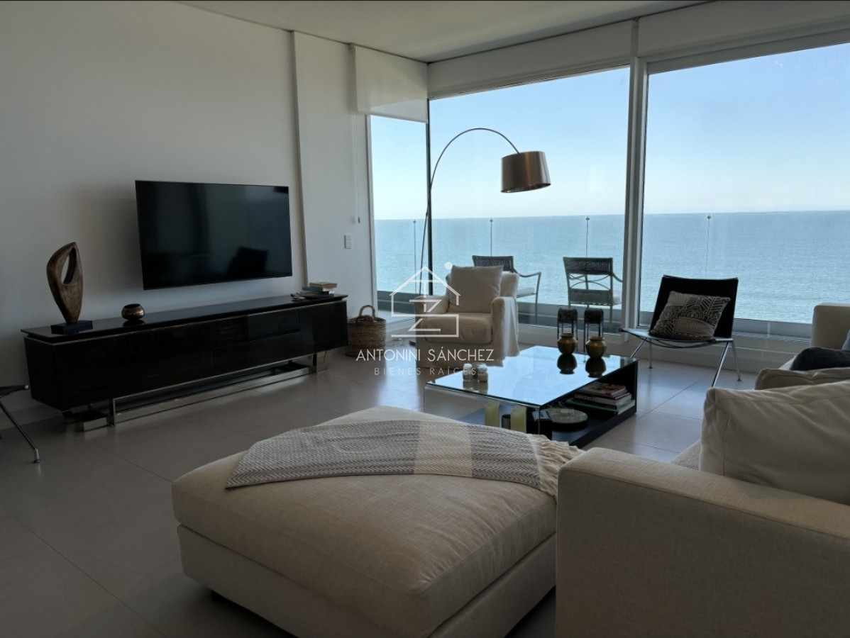 Apartamento ID.2944 - Vende apartamento de 3 dormitorios con vista al mar en Brava, Punta del Este