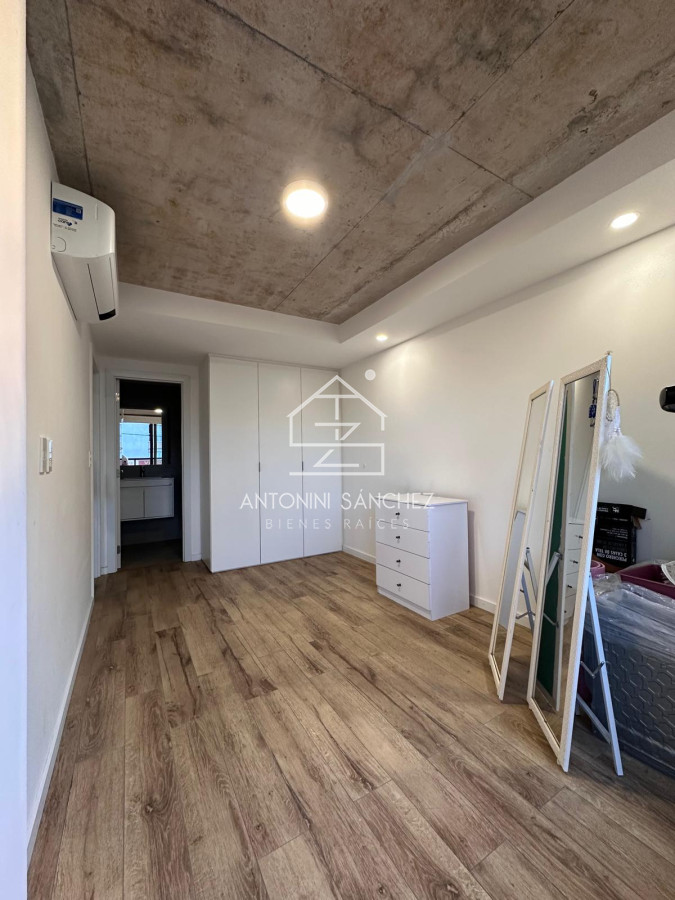 Apartamento ID.2200 - Vende oportunidad en Playa Mansa, primera línea de 2 dormitorios en Punta del Este 