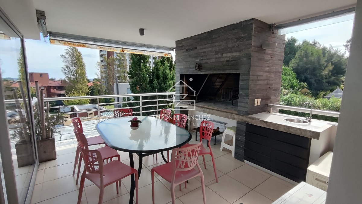 Apartamento ID.835 - Venta apartamento 3 dormitorios,  Mansa Punta del Este