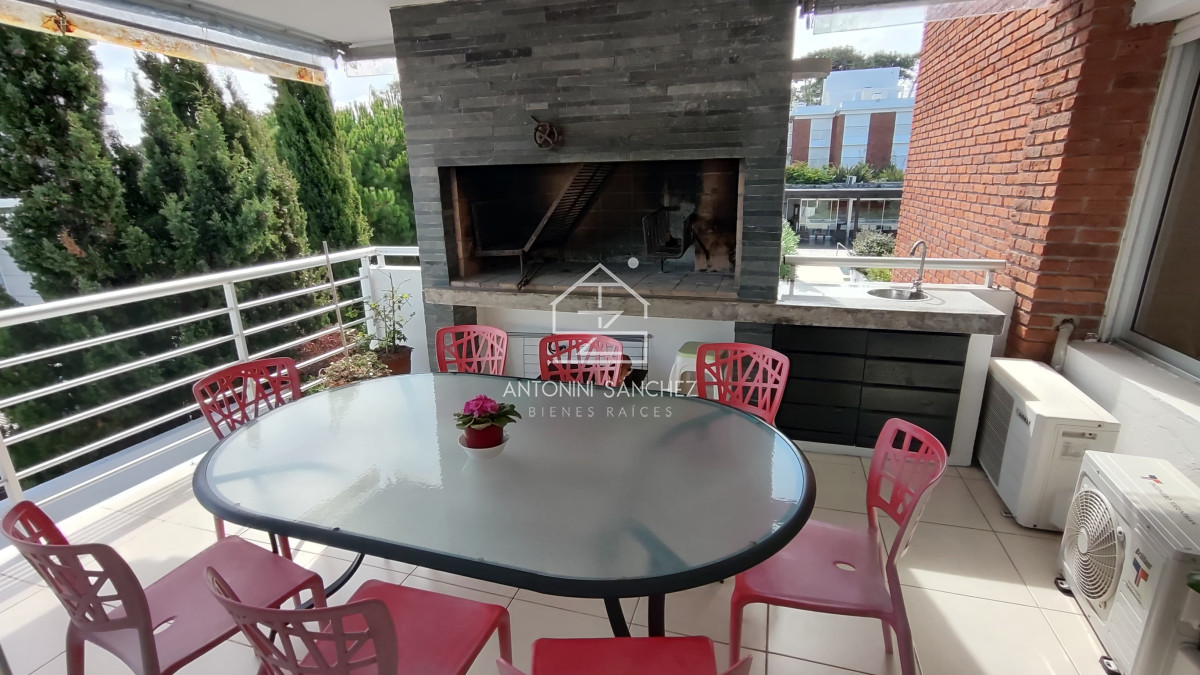 Apartamento ID.835 - Venta apartamento 3 dormitorios,  Mansa Punta del Este