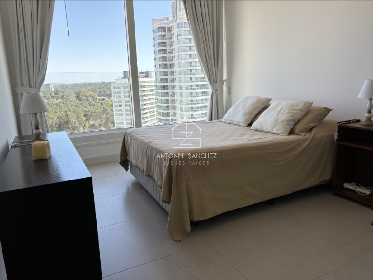 Apartamento ID.2944 - Vende apartamento de 3 dormitorios con vista al mar en Brava, Punta del Este