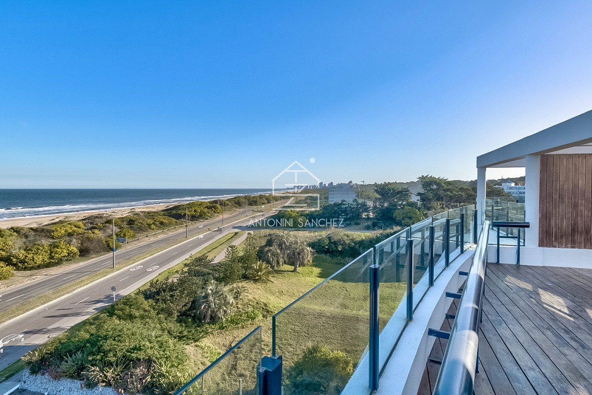 Apartamento ID.3195 - Hermoso penthouse con una ubicación privilegiada de la brava 