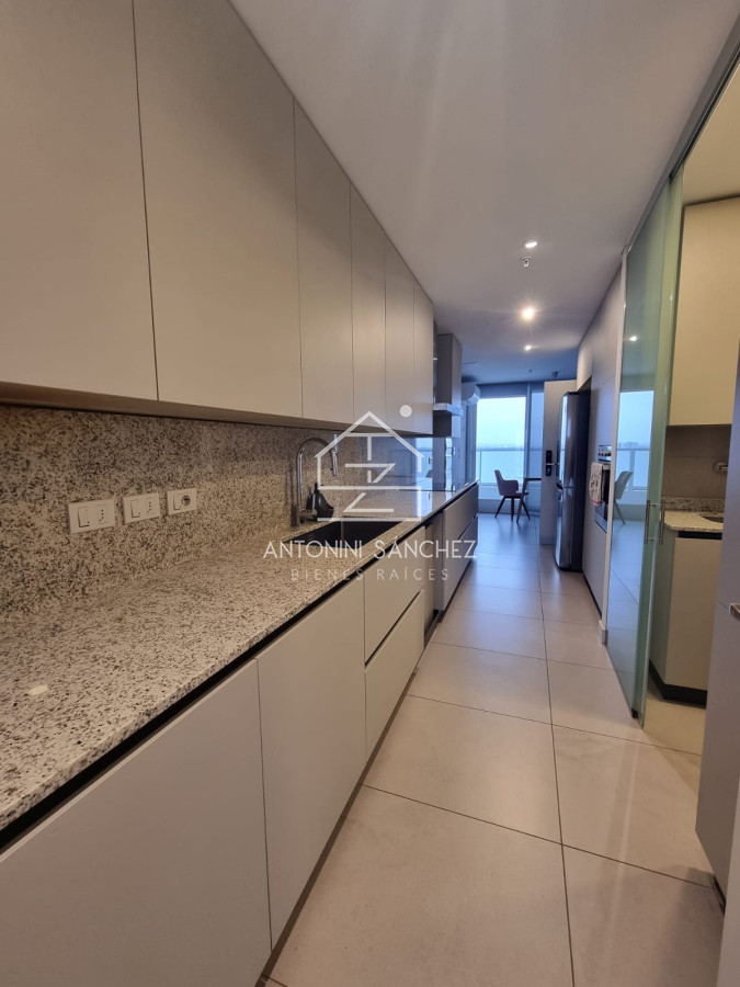 Apartamento ID.2621 - Espectacular planta en LE PARC III, Esquinero en venta