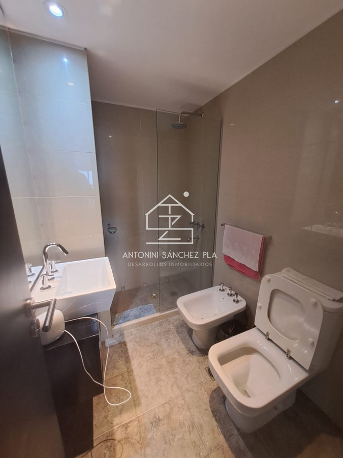 Apartamento ID.4151 - Apartamento en Playa Mansa a la venta 3 Dormitorios con vista