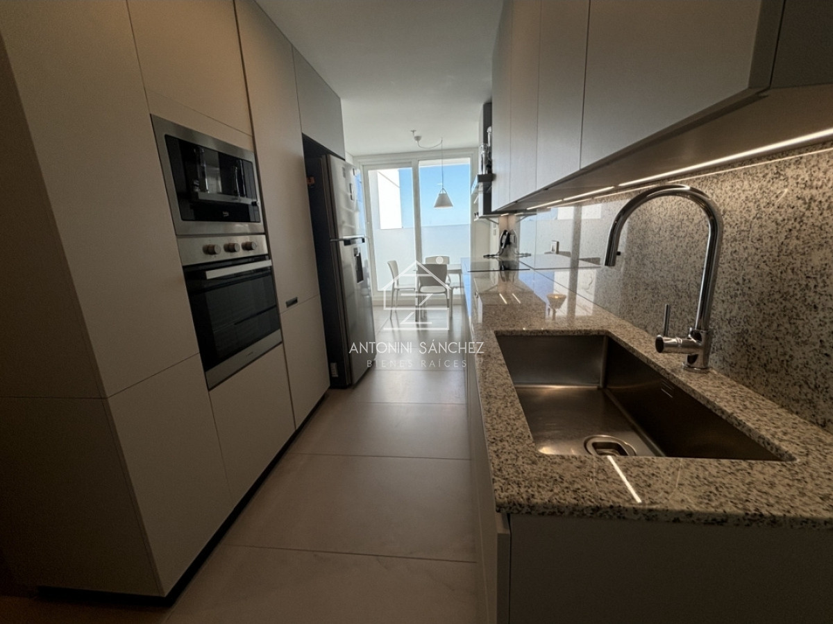 Apartamento ID.2944 - Vende apartamento de 3 dormitorios con vista al mar en Brava, Punta del Este