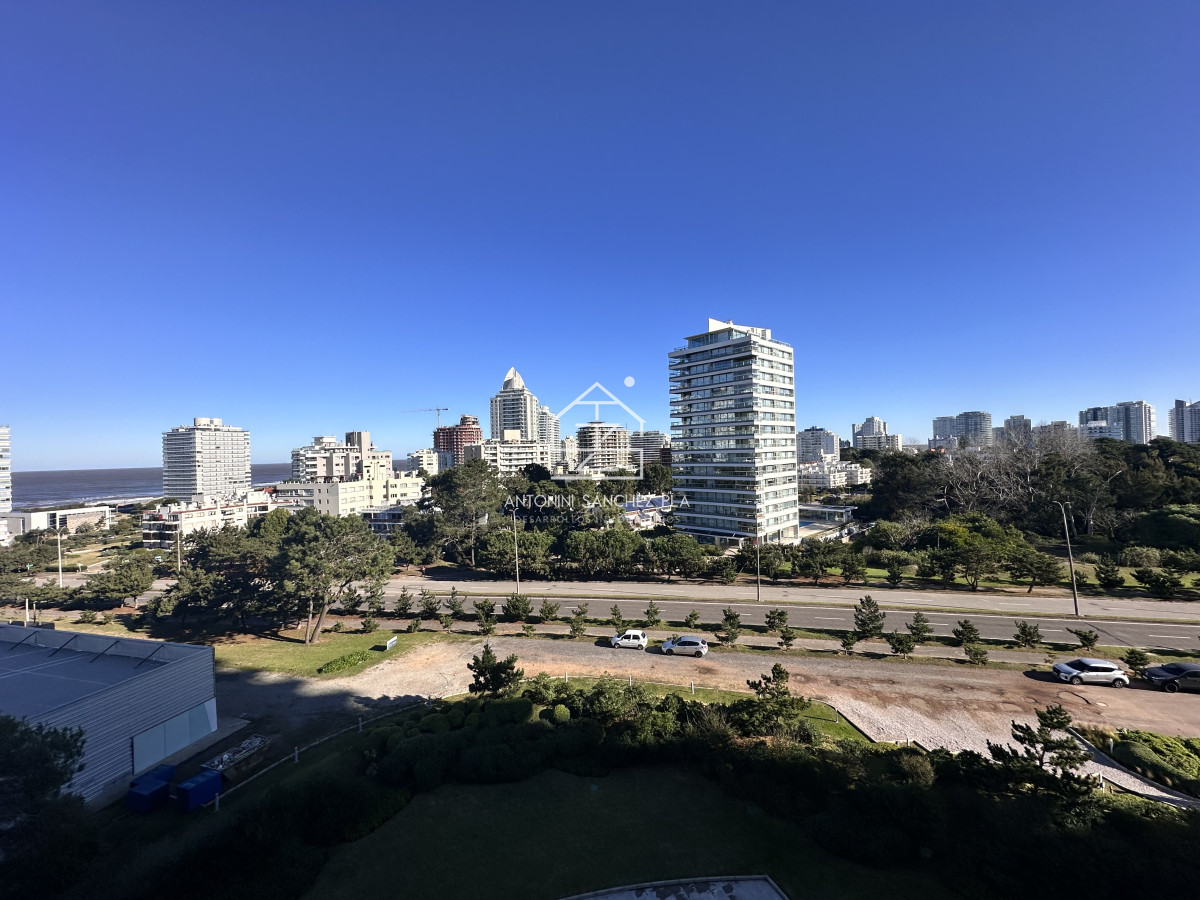 Apartamento ID.3351 - Vende departamento en Torre One II, Punta del este