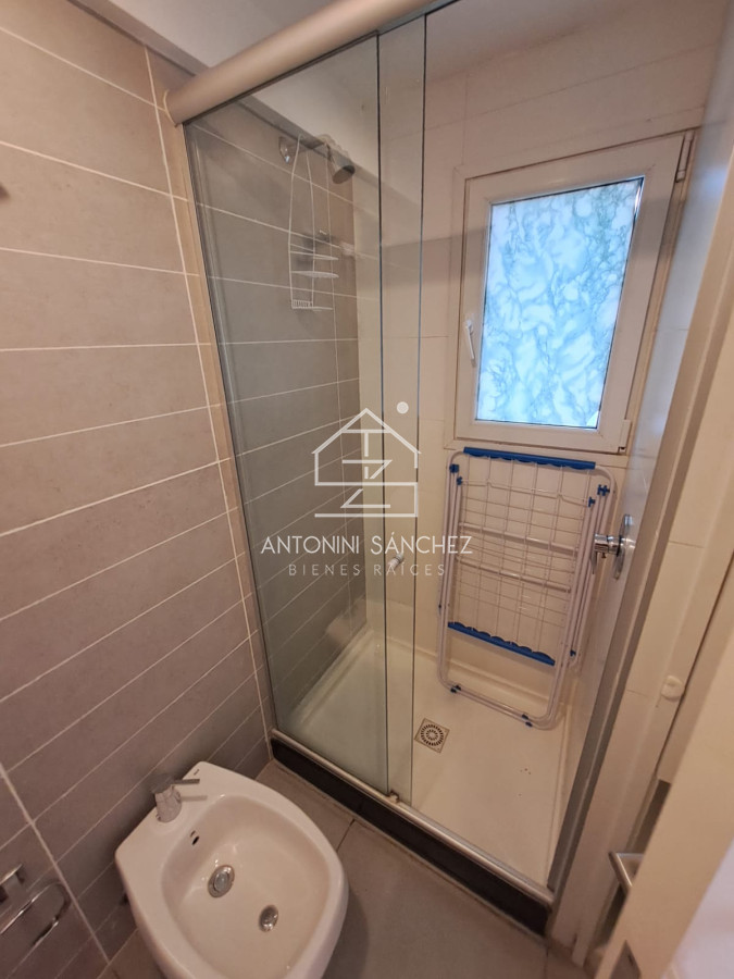 Apartamento ID.2704 - En venta y alquiler apartamento de 1 dormitorio en suite con garage, península, Punta del Este 