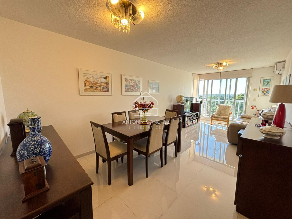 Apartamento ID.714 - Apartamento de 2 dormitorios en Av. Roosevelt, Punta del este , Maldonado 
