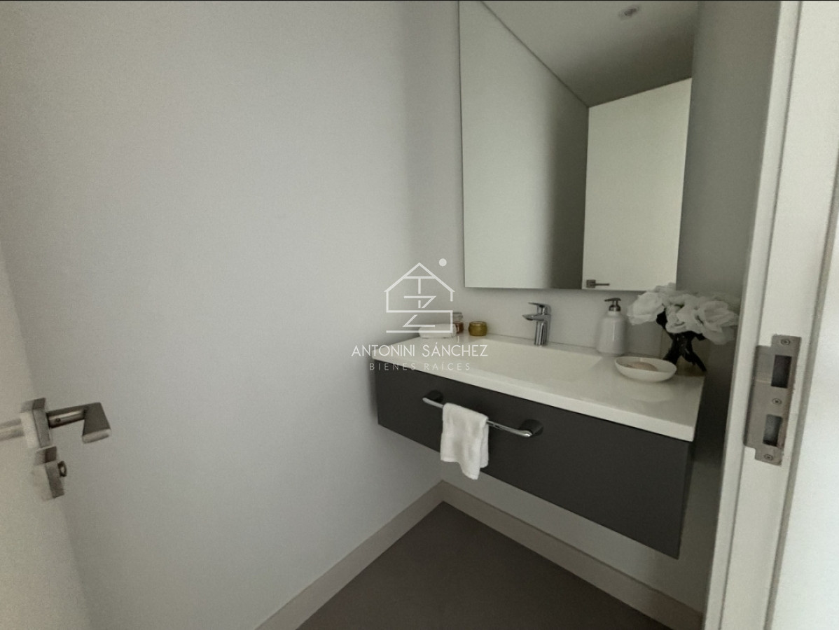 Apartamento ID.2944 - Vende apartamento de 3 dormitorios con vista al mar en Brava, Punta del Este