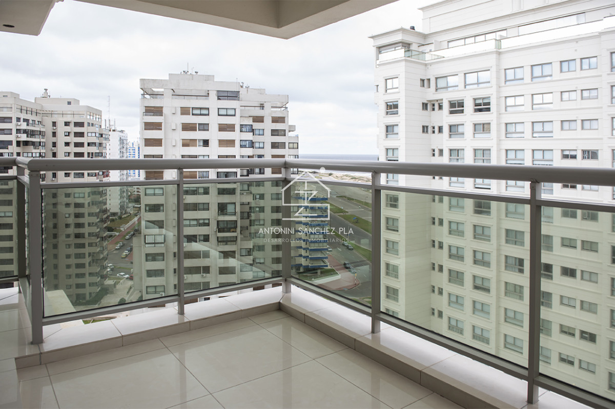 Apartamento ID.4211 - Increíble apartamento con excelente vista al mar. Torre Imperiale.