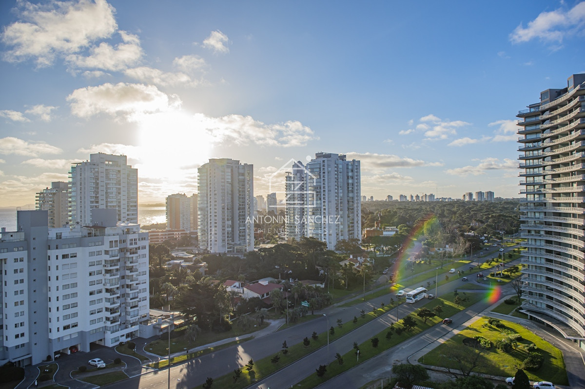 Apartamento ID.750 - Vende apartamento de 2 dormitorios en Punta del Este.