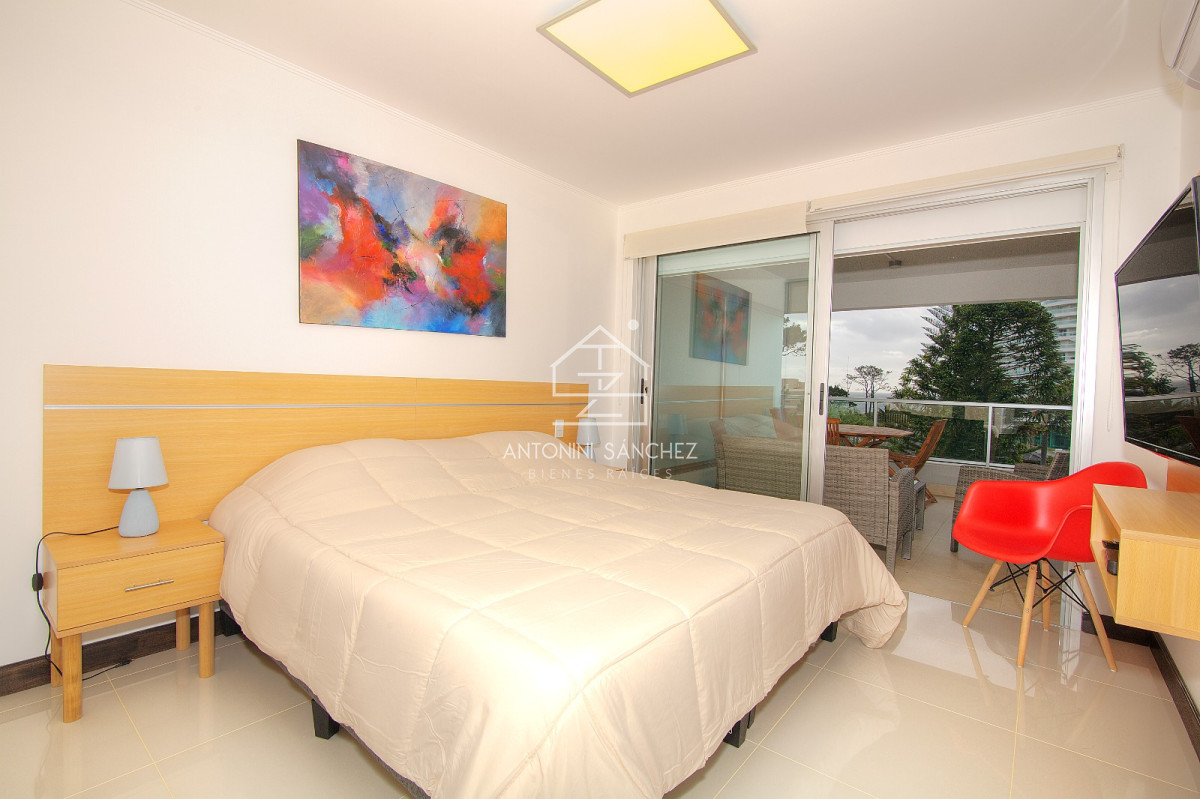 Apartamento ID.2454 - Apartamento en Venta de 3 dormitorios en Playa Mansa , Punta del este