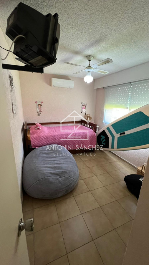 Apartamento ID.2421 - Apartamento en venta  3 dormitorios en Playa Mansa, Punta del Este.