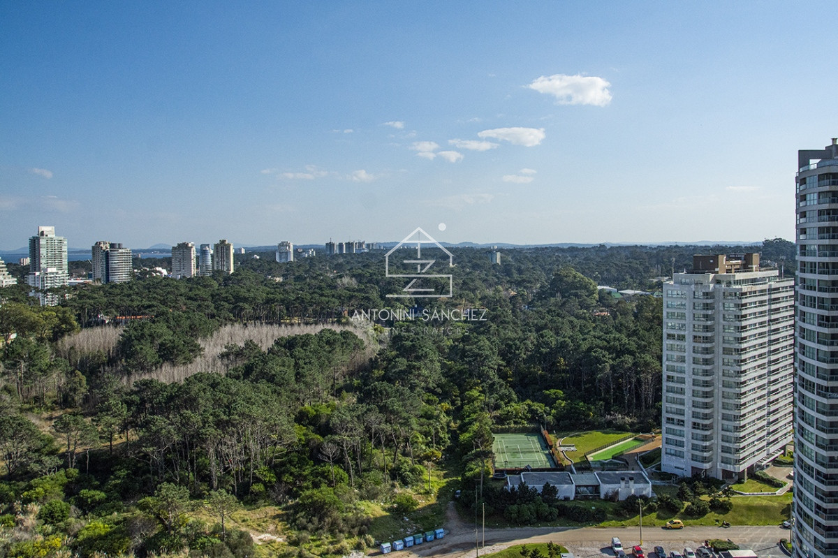 Apartamento ID.2621 - Espectacular planta en LE PARC III, Esquinero en venta