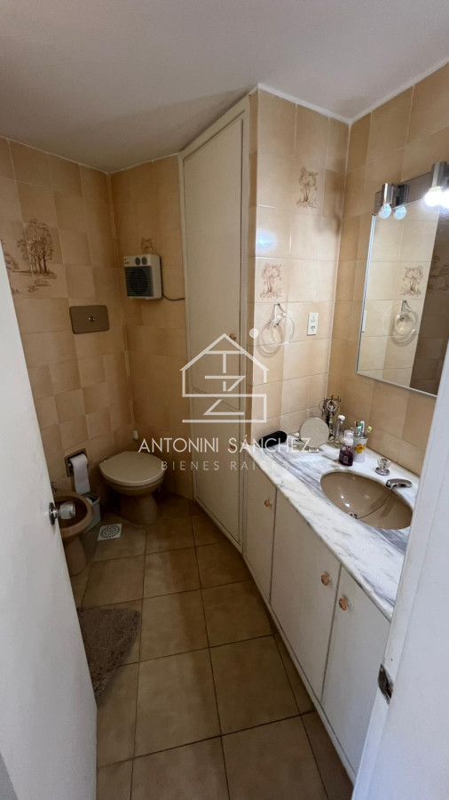 Apartamento ID.2421 - Apartamento en venta  3 dormitorios en Playa Mansa, Punta del Este.