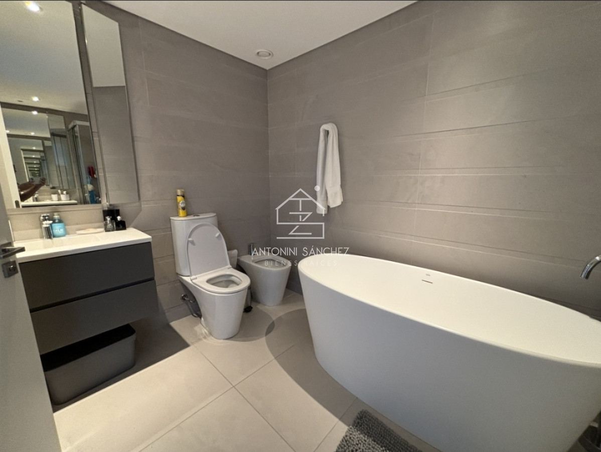 Apartamento ID.2944 - Vende apartamento de 3 dormitorios con vista al mar en Brava, Punta del Este