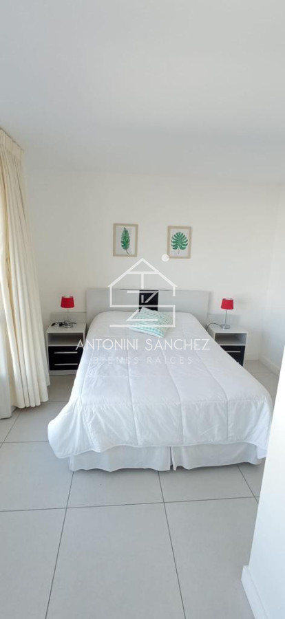 Apartamento ID.2703 - En venta y alquiler apartamento de 1 dormitorio en suite con garage, península, Punta del Este 