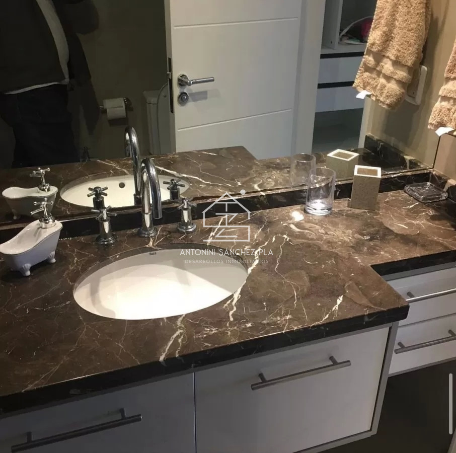 Apartamento ID.749 - Departamento de 2 dormitorios con parrillero en venta en Casino Tower