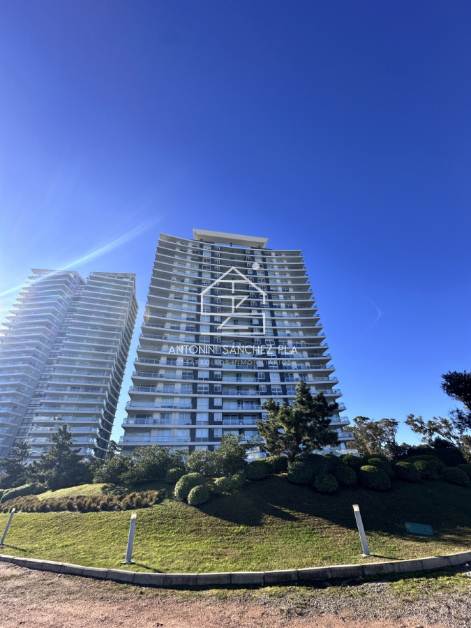 Apartamento ID.3351 - Vende departamento en Torre One II, Punta del este
