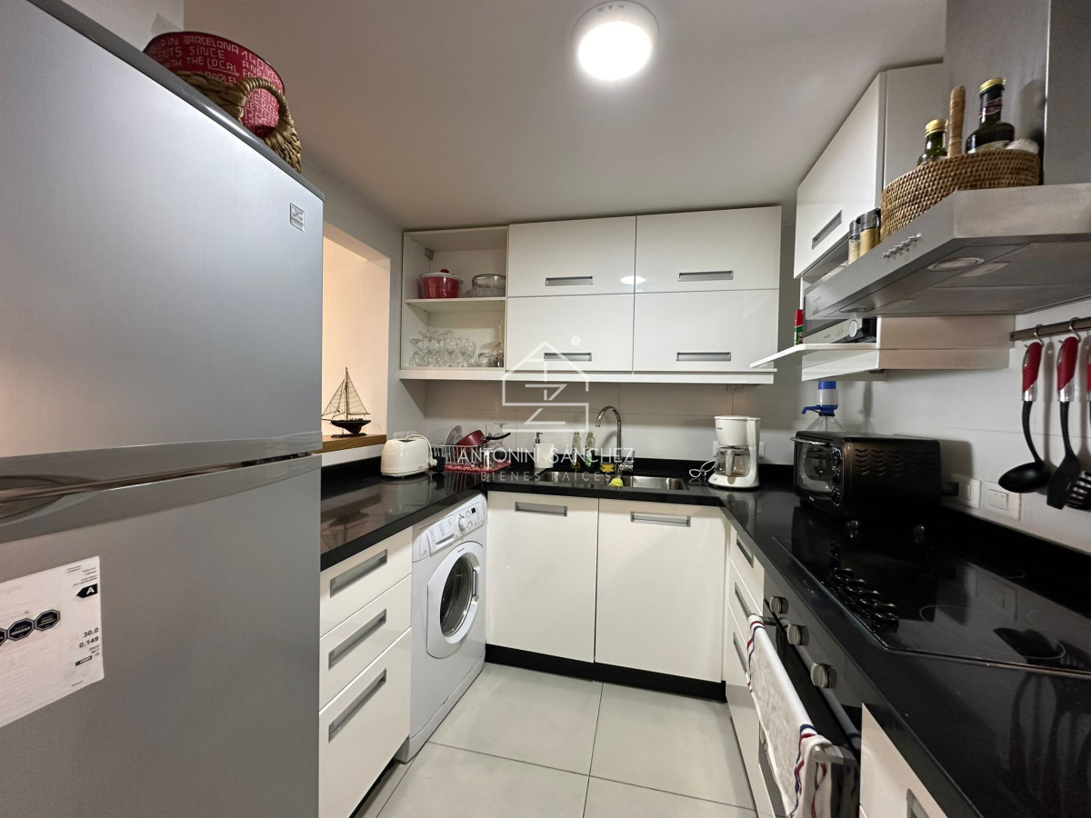 Apartamento ID.2319 - Vende departamento en Azure tower, playa mansa de 2 dormitorios, con vista al mar, Punta del Este