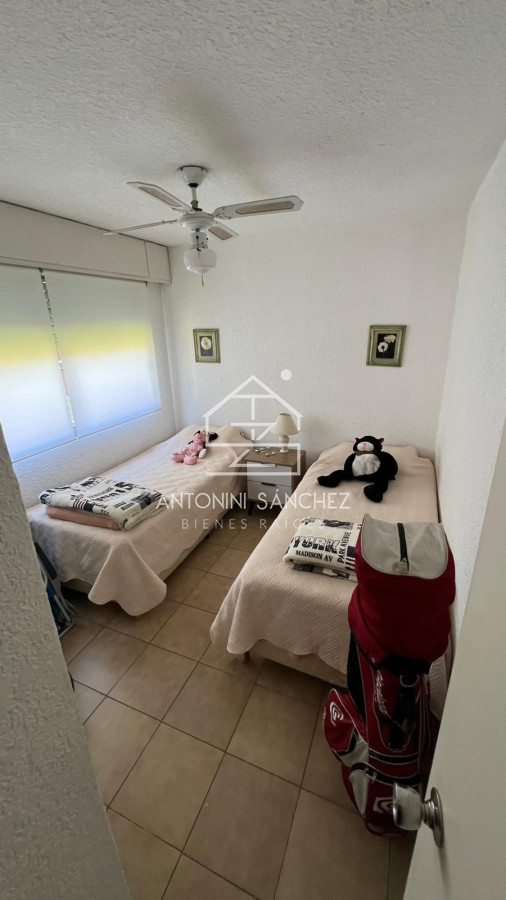 Apartamento ID.2421 - Apartamento en venta  3 dormitorios en Playa Mansa, Punta del Este.