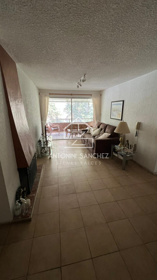 Apartamento ID.2421 - Apartamento en venta  3 dormitorios en Playa Mansa, Punta del Este.