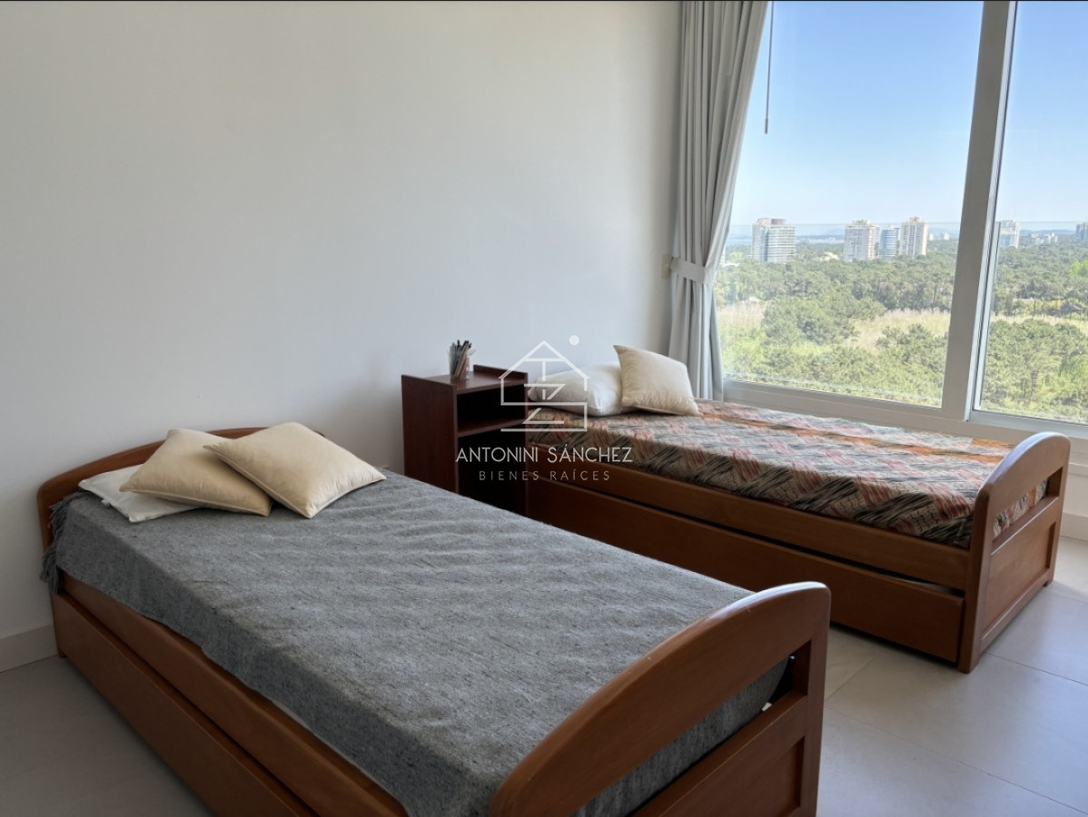 Apartamento ID.2944 - Vende apartamento de 3 dormitorios con vista al mar en Brava, Punta del Este