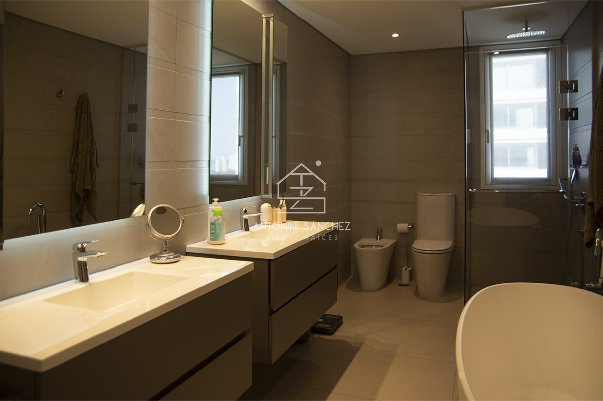 Apartamento ID.2621 - Espectacular planta en LE PARC III, Esquinero en venta