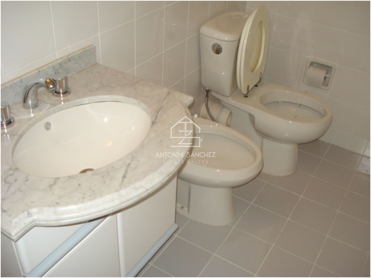 Apartamento ID.586 - Con amplio espacio, te ofrecemos este acogedor departamento en edificio Palm Beach