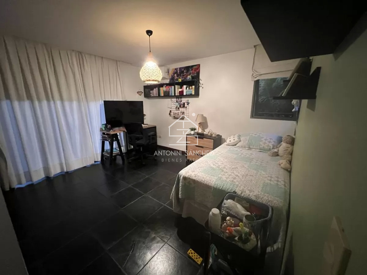 Casa ID.571 - Hermosa casa de 4 dormitorios en agradable entorno.