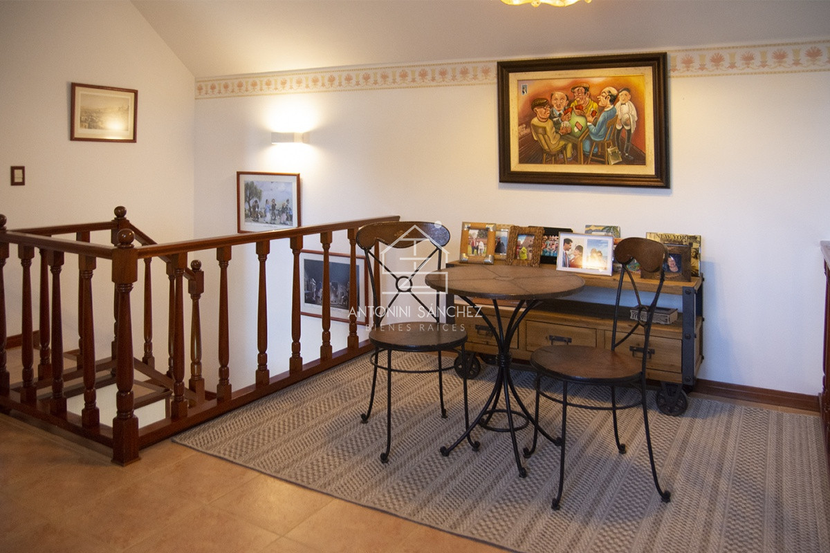 Casa ID.569 - Venta Hermosa casa de 3 dormitorios en Jardines de Córdoba, Punta del Este con pileta y barbacoa